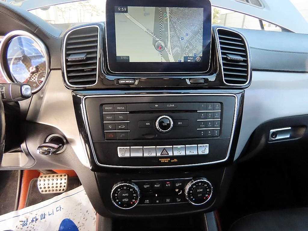 Mercedes Benz GLE Class - Vista 12