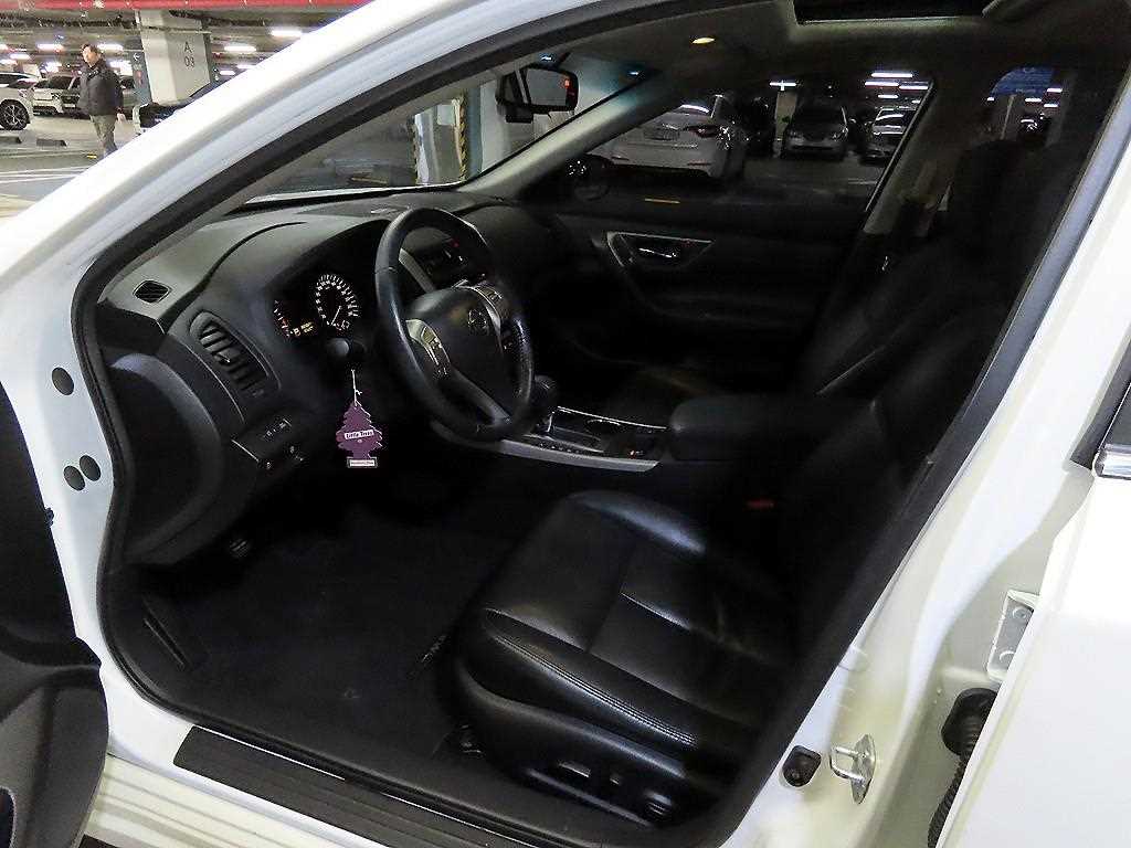 Nissan Altima - Vista 6