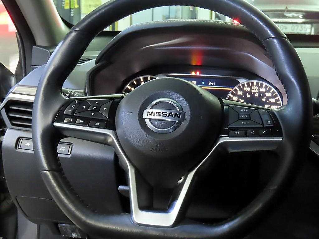 Nissan Altima - Vista 8