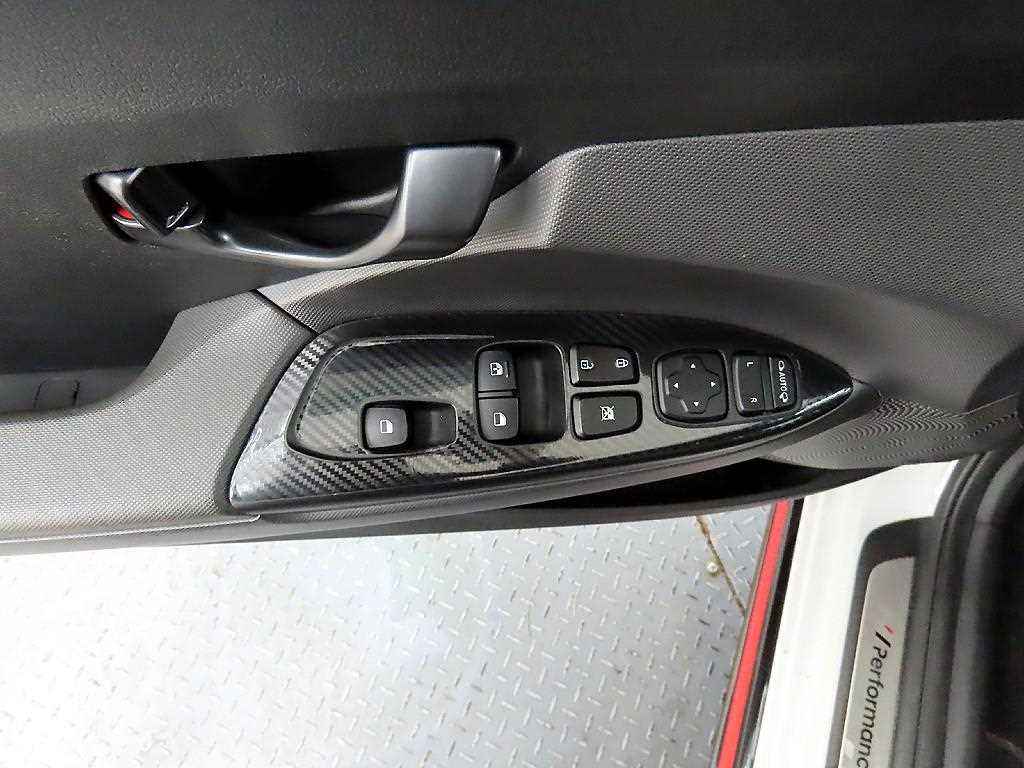 HYUNDAI Veloster - Vista 11