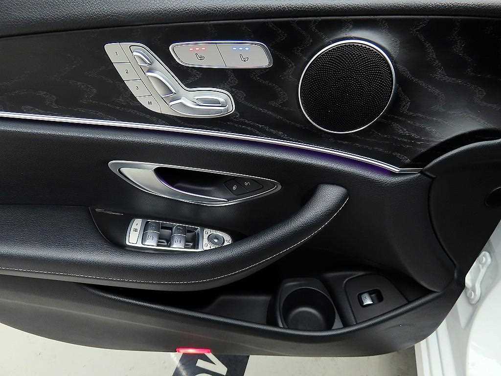 Mercedes Benz E class - Vista 11