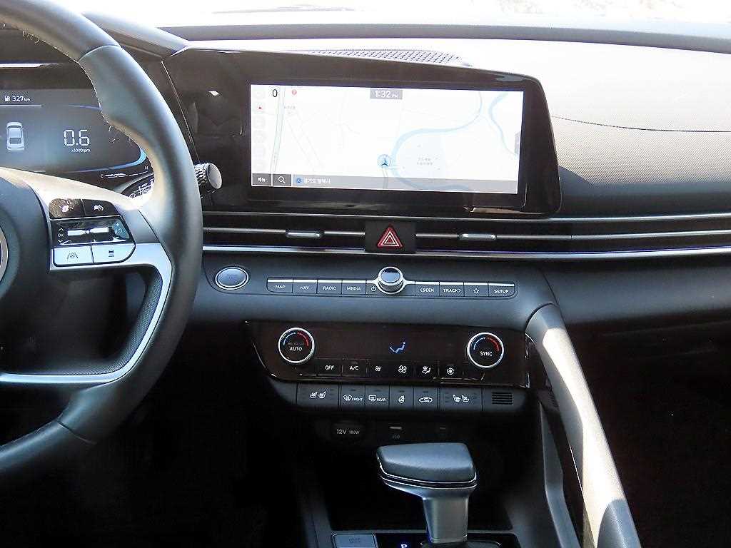 HYUNDAI Avante - Vista 10