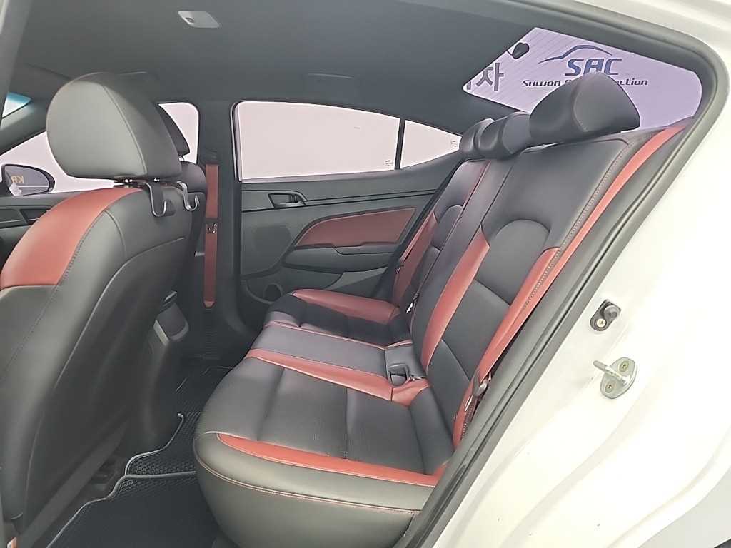 HYUNDAI Avante - Vista 12