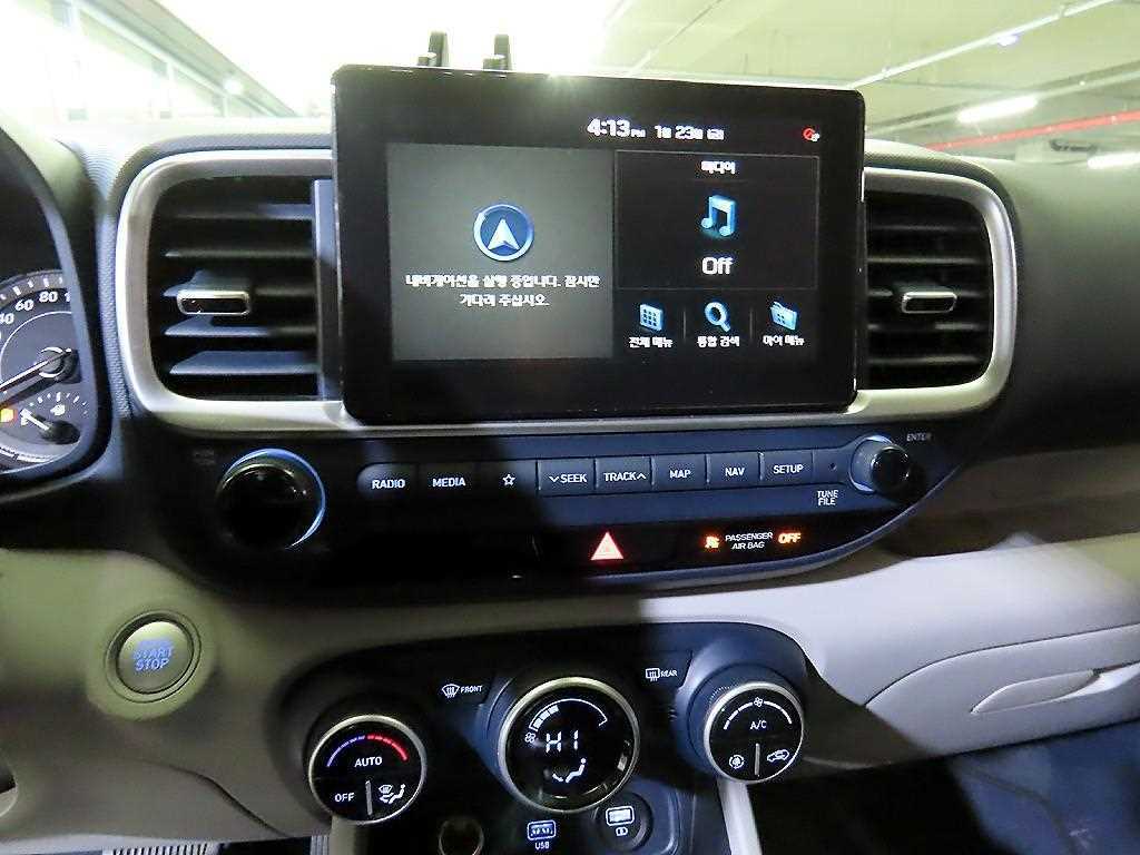 HYUNDAI Venue - Vista 11