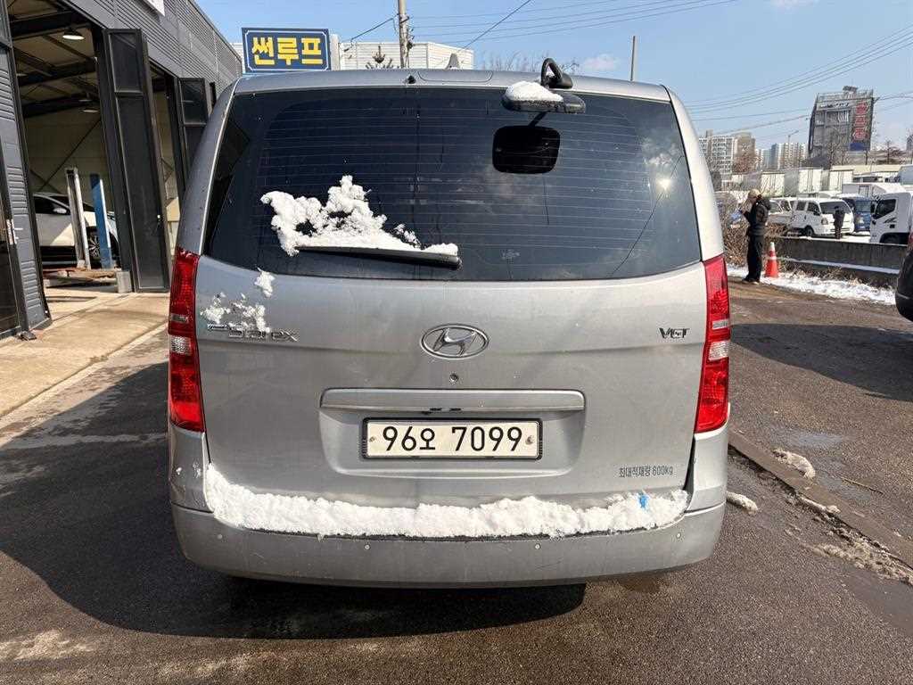 HYUNDAI Starex - Vista 3