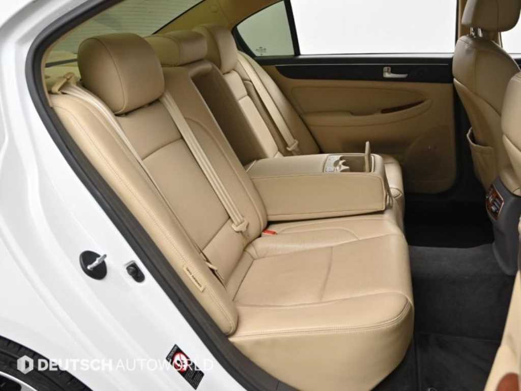 HYUNDAI Genesis - Vista 12