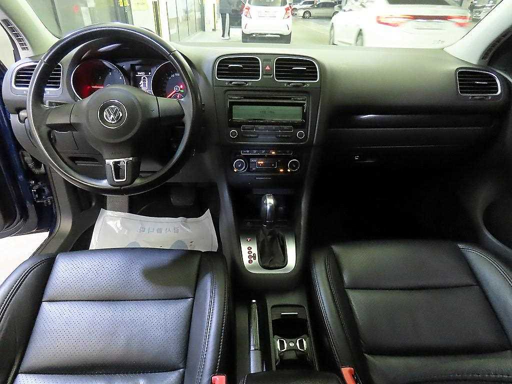 Volkswagen Golf - Vista 10