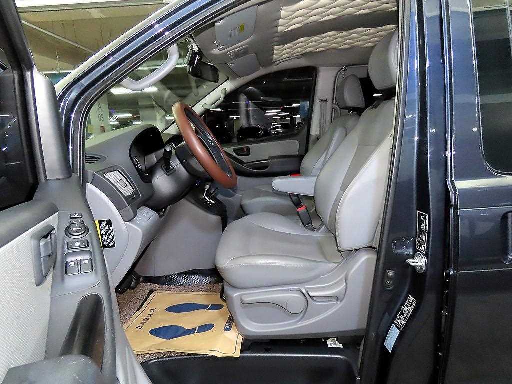 HYUNDAI Starex - Vista 6