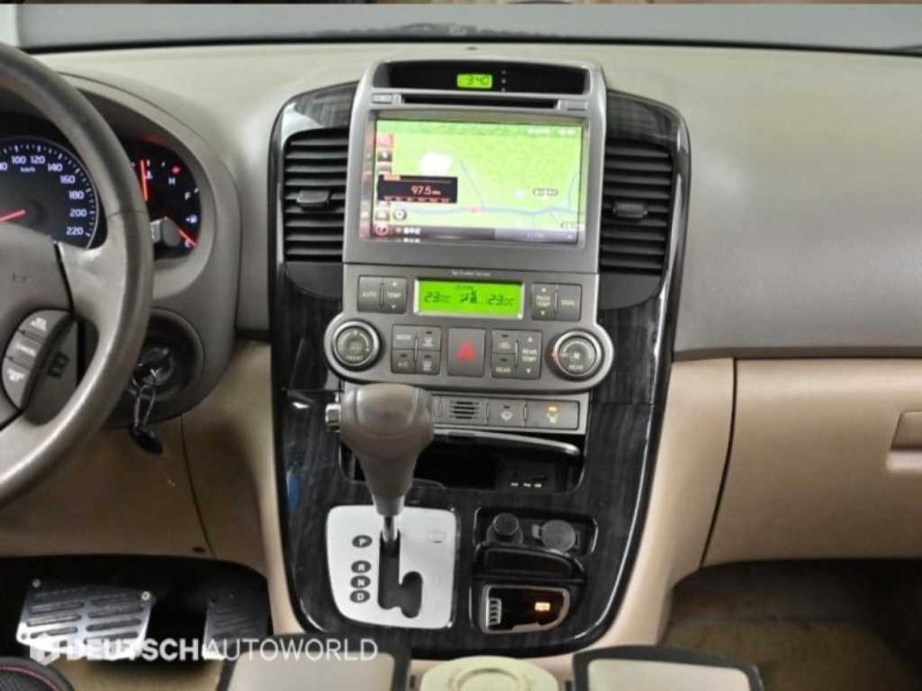 KIA Carnival - Vista 12