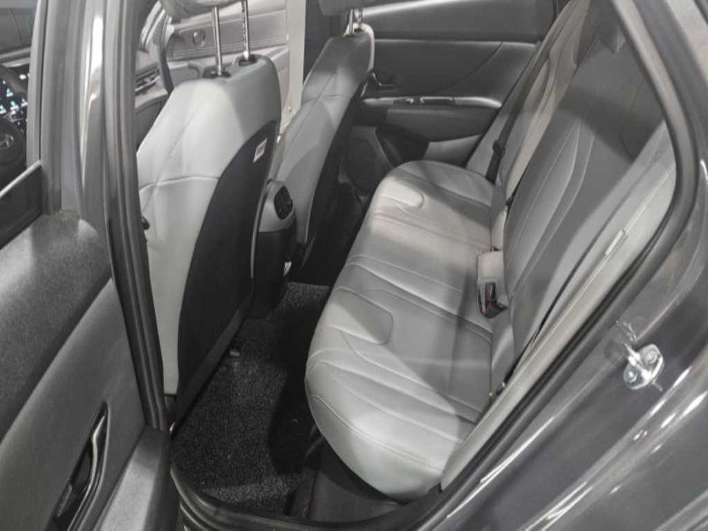 HYUNDAI Avante - Vista 9