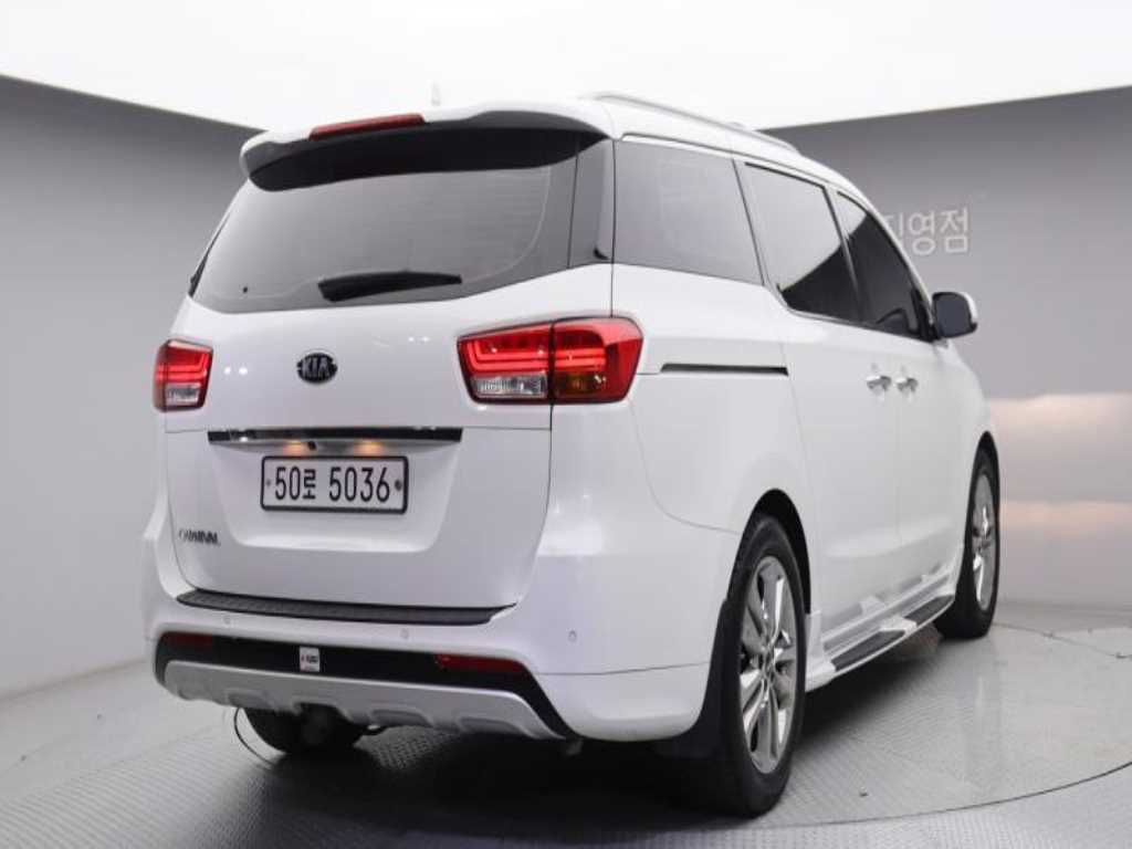 KIA Carnival - Vista 4