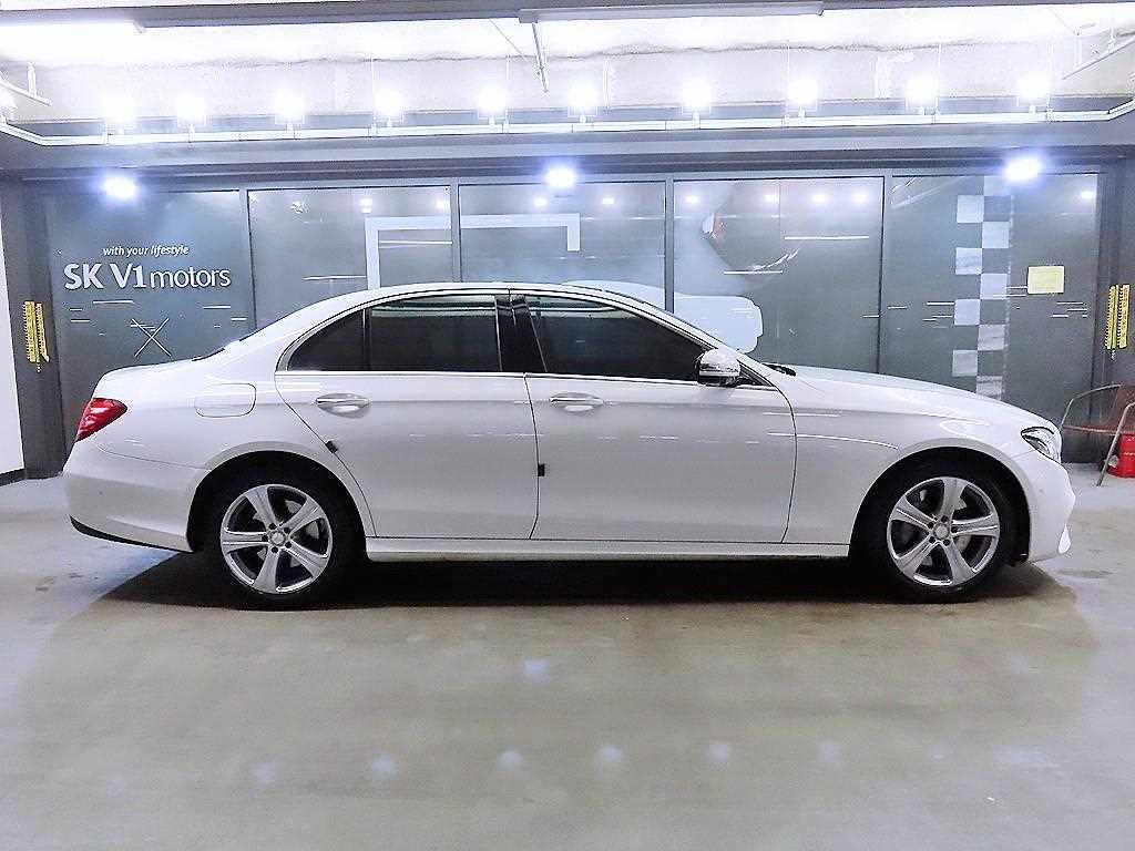 Mercedes Benz E class - Vista 3