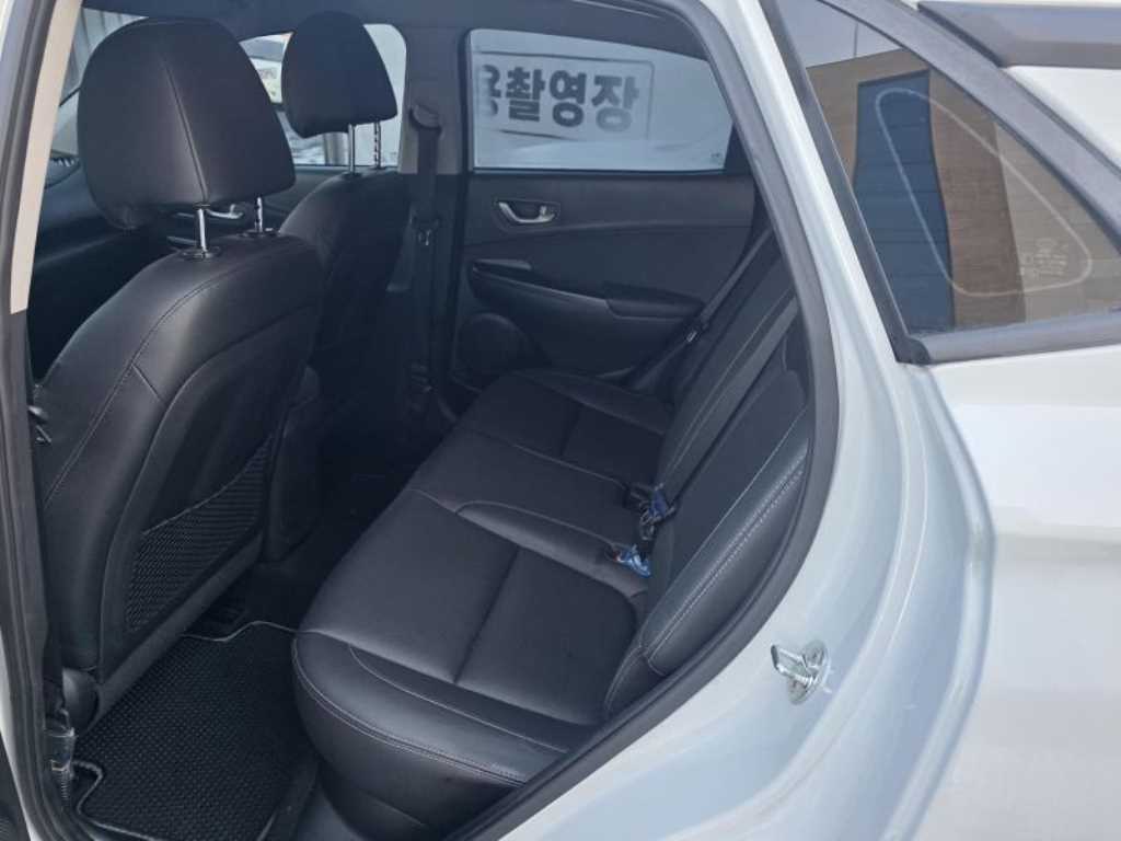 HYUNDAI Kona - Vista 6