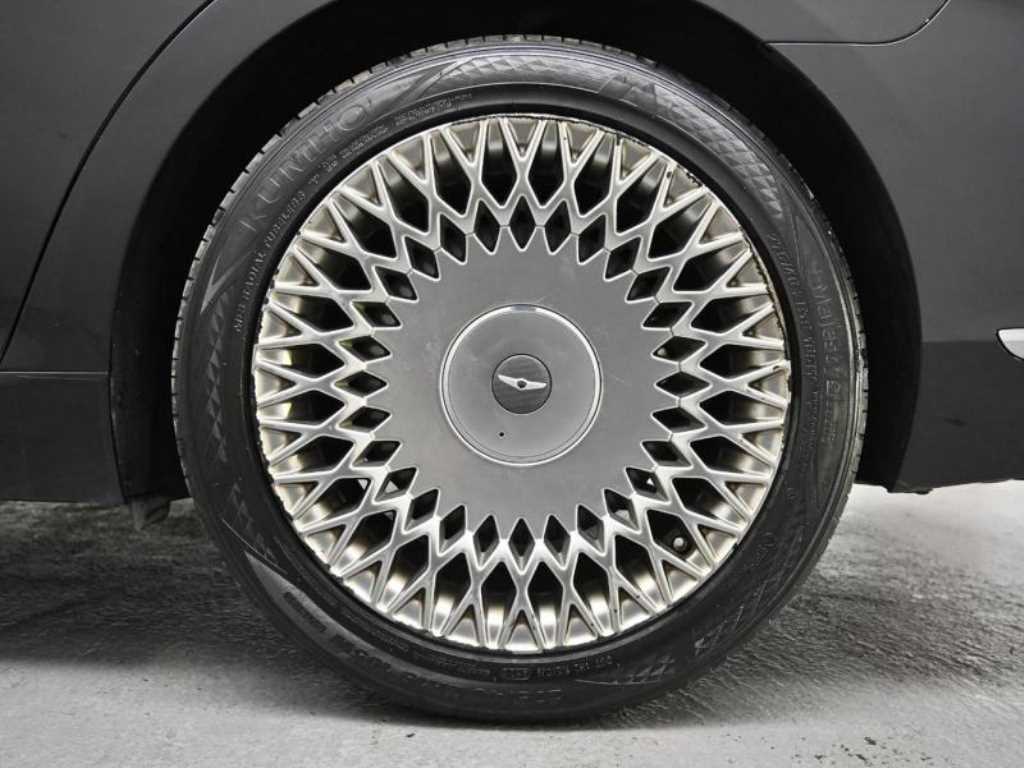 Genesis G90 - Vista 5