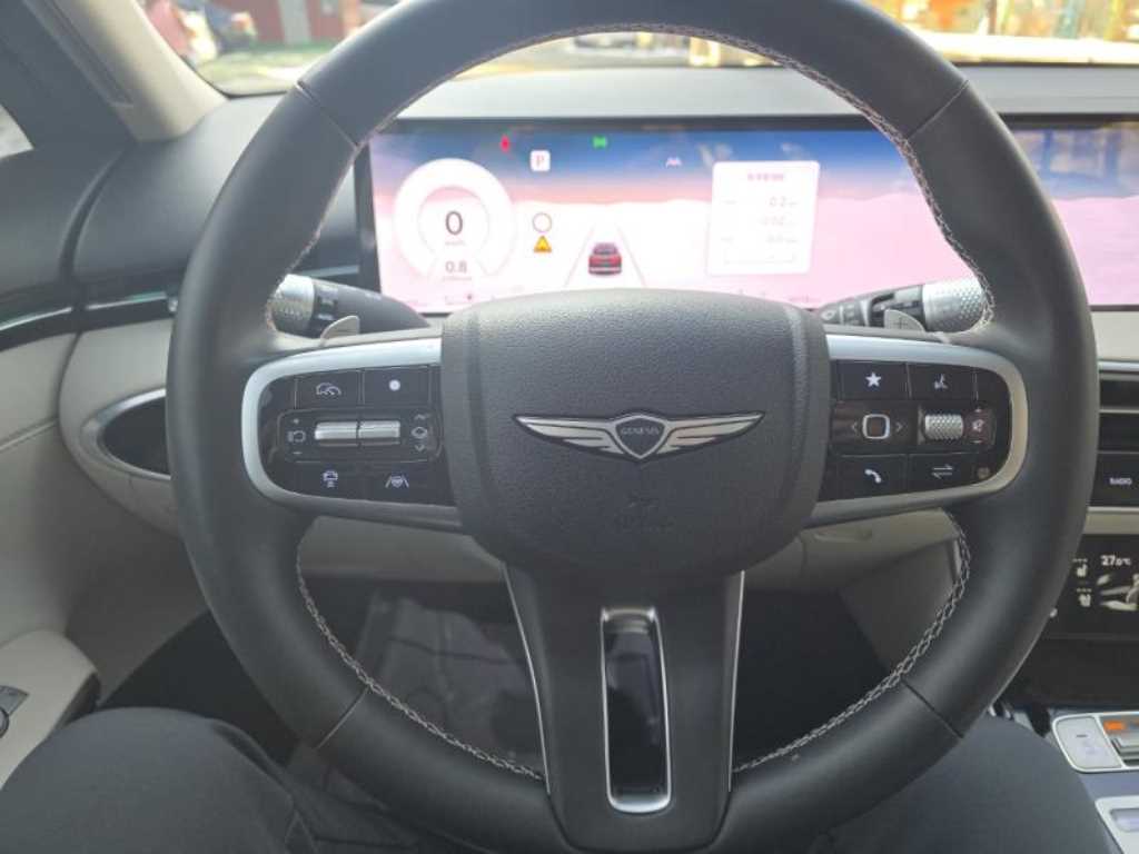 Genesis GV70 - Vista 8