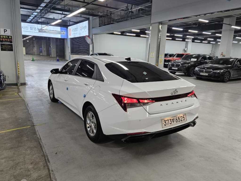 HYUNDAI Avante - Vista 5
