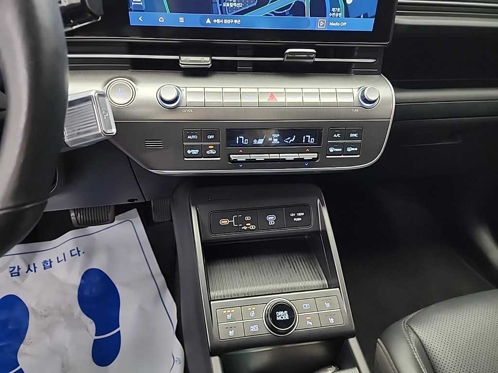 HYUNDAI Kona - Vista 10