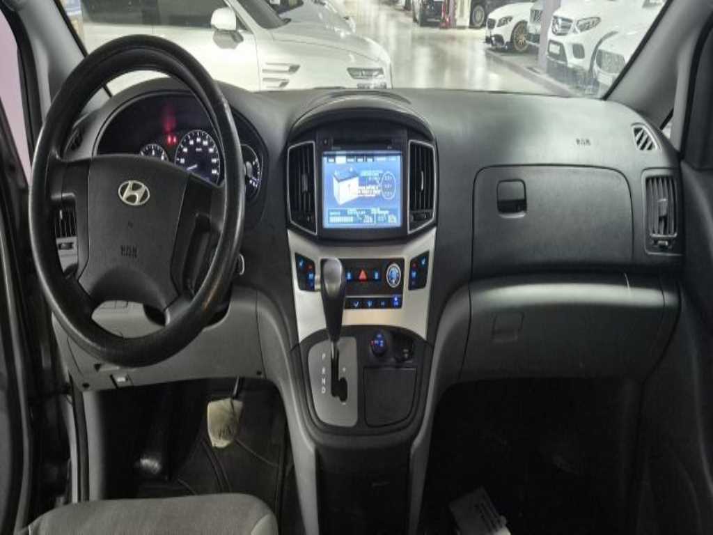 HYUNDAI Starex - Vista 5