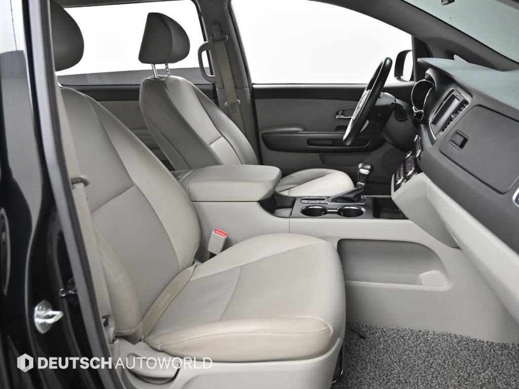 KIA Carnival - Vista 10