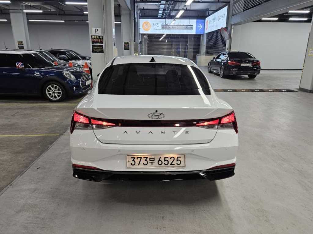 HYUNDAI Avante - Vista 4