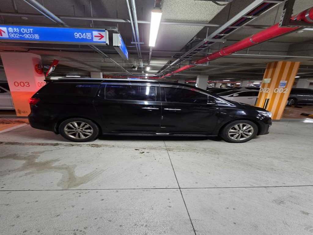 KIA Carnival 2017 Negro - Importación desde Corea - HF Imports Iquique - Foto 1