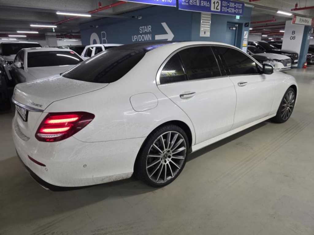 Mercedes Benz E class - Vista 5