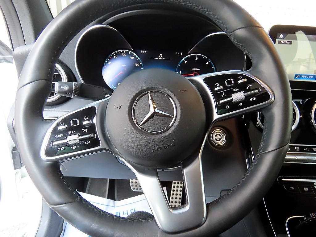 Mercedes Benz GLC Class - Vista 8