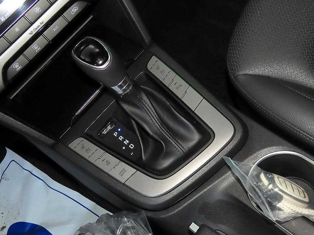 HYUNDAI Avante - Vista 12