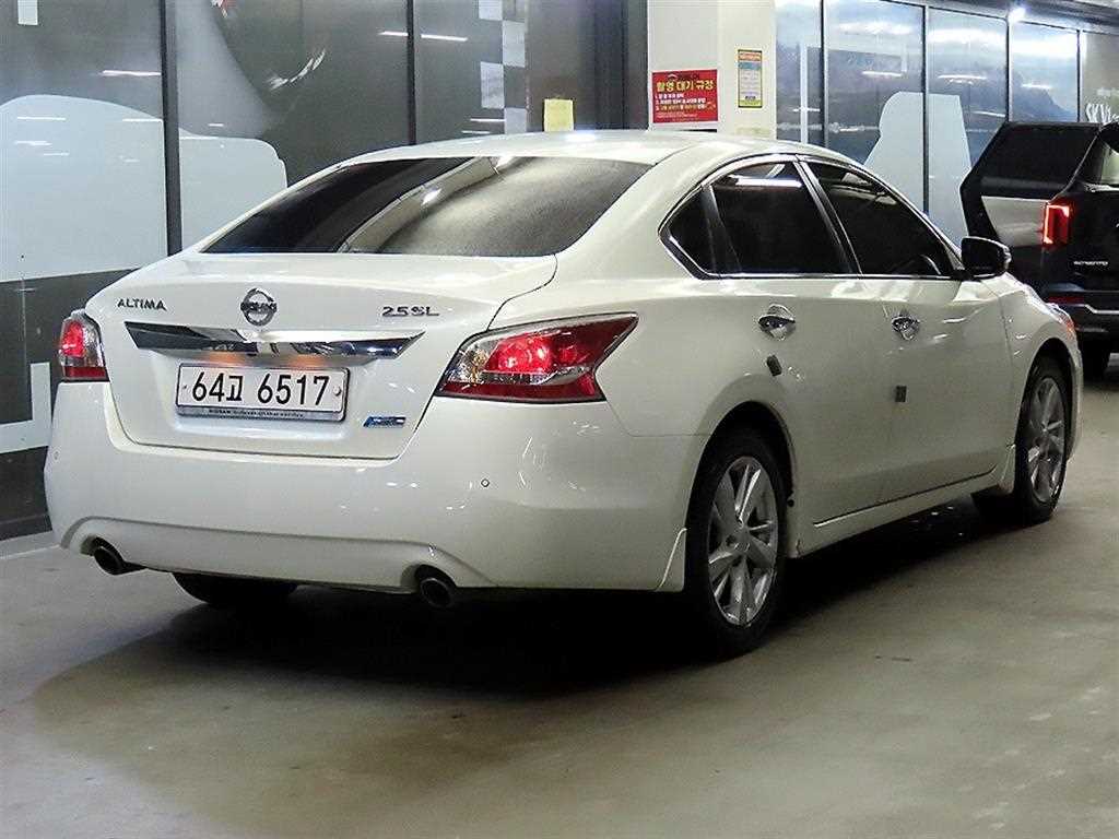 Nissan Altima - Vista 4