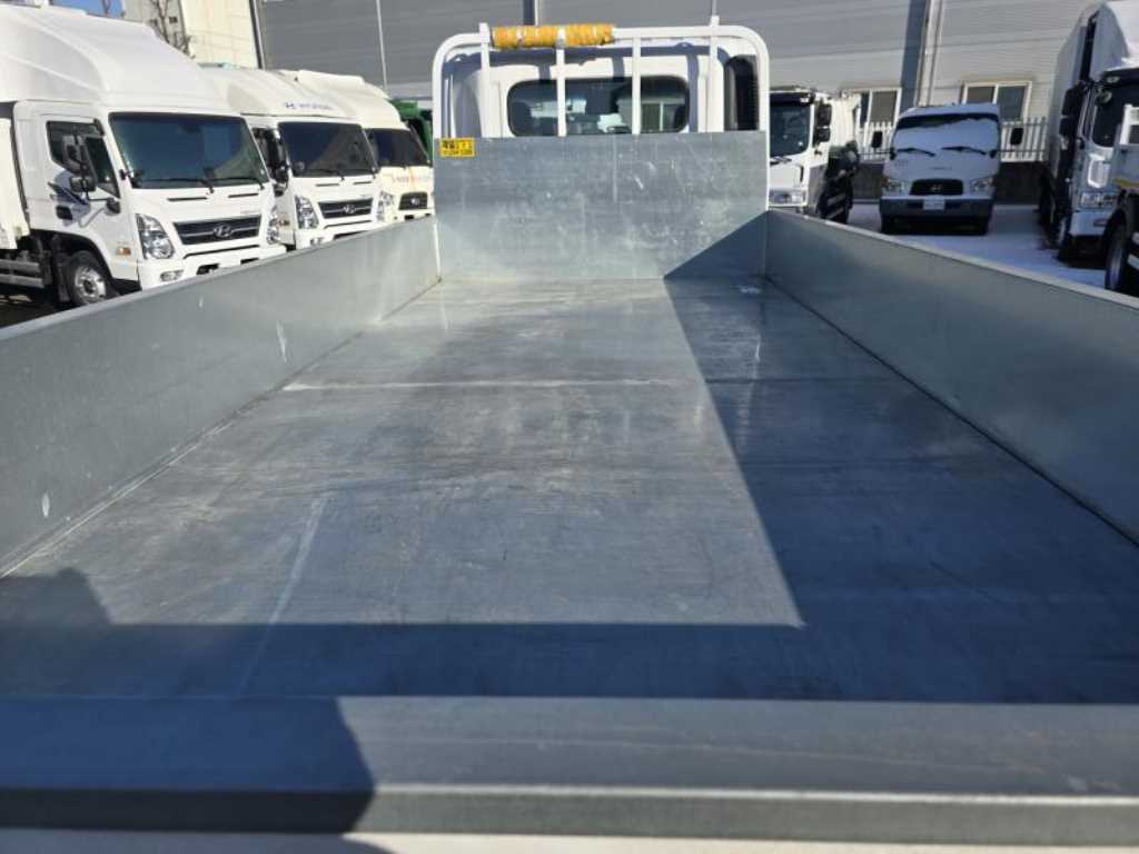 medium and large cargo truck - Vista 7