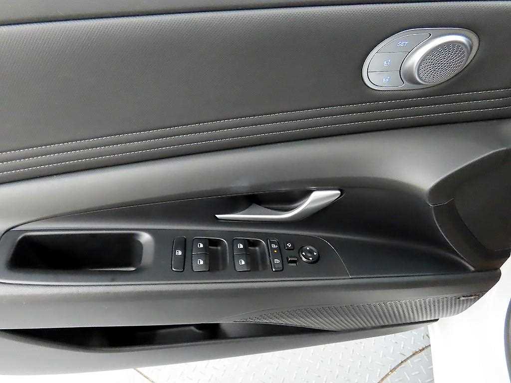 HYUNDAI Avante - Vista 11