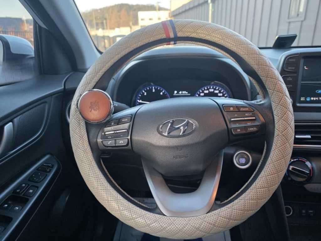 HYUNDAI Kona - Vista 8