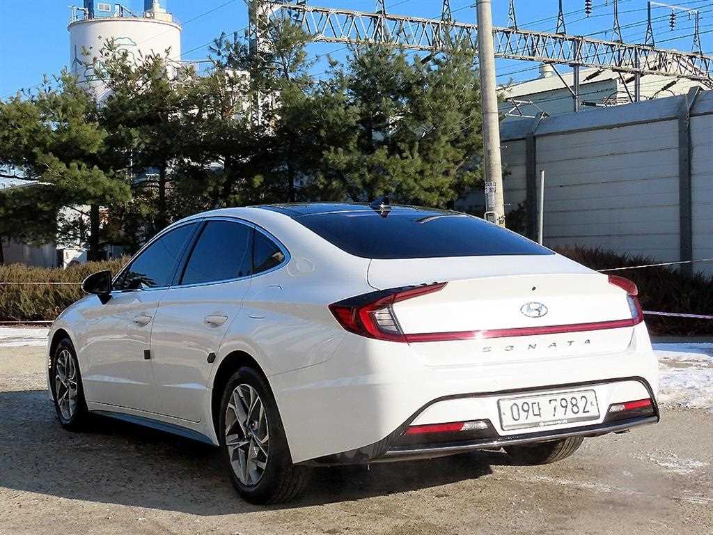 HYUNDAI Sonata - Vista 3