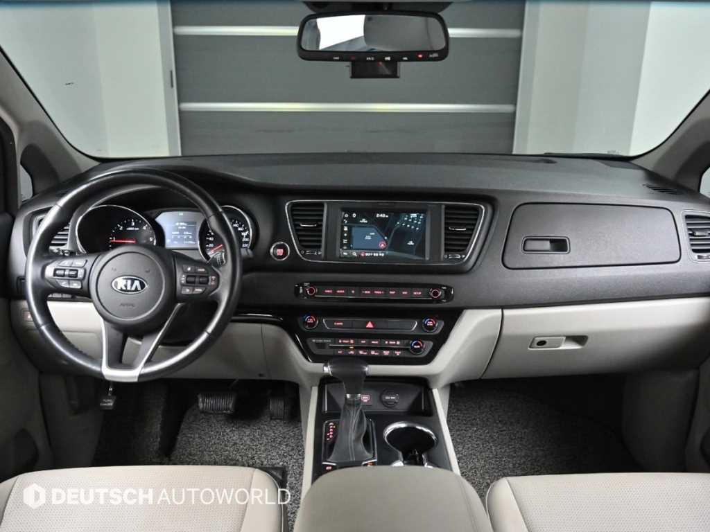 KIA Carnival - Vista 7