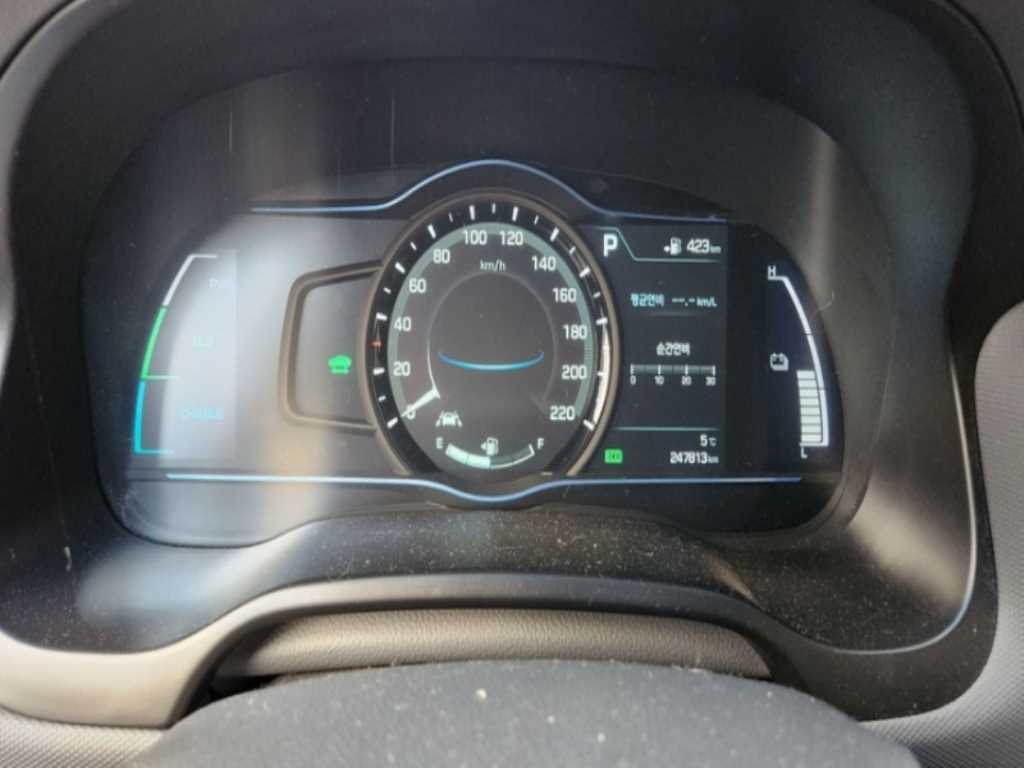 HYUNDAI Ioniq - Vista 6