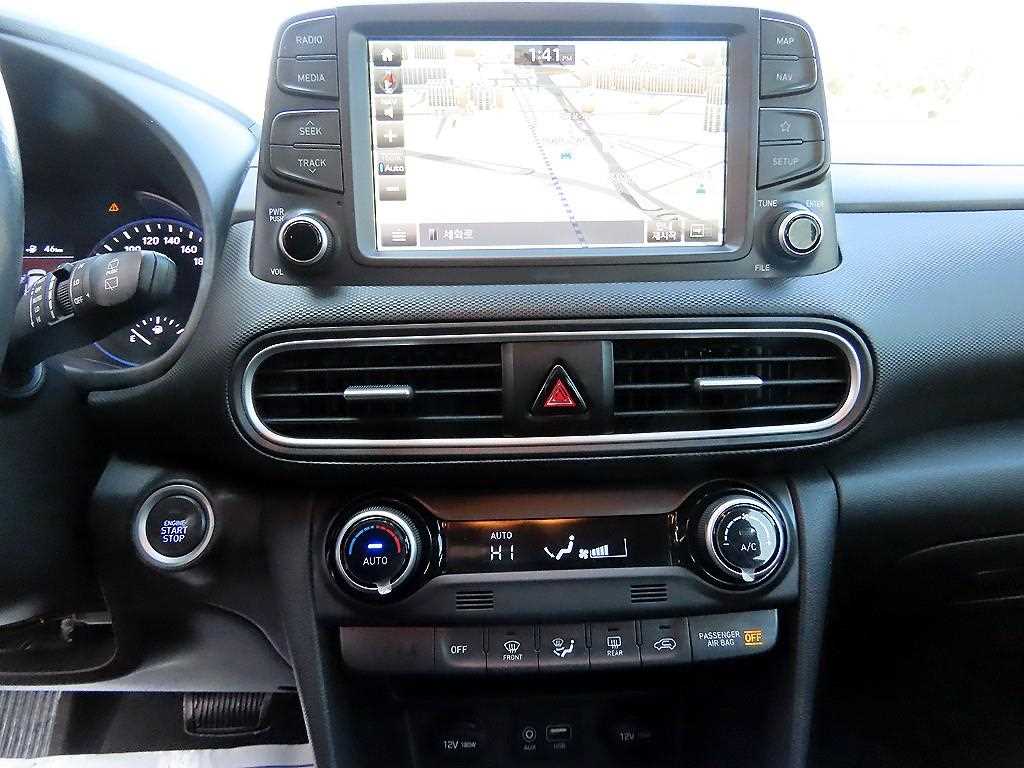 HYUNDAI Kona - Vista 12