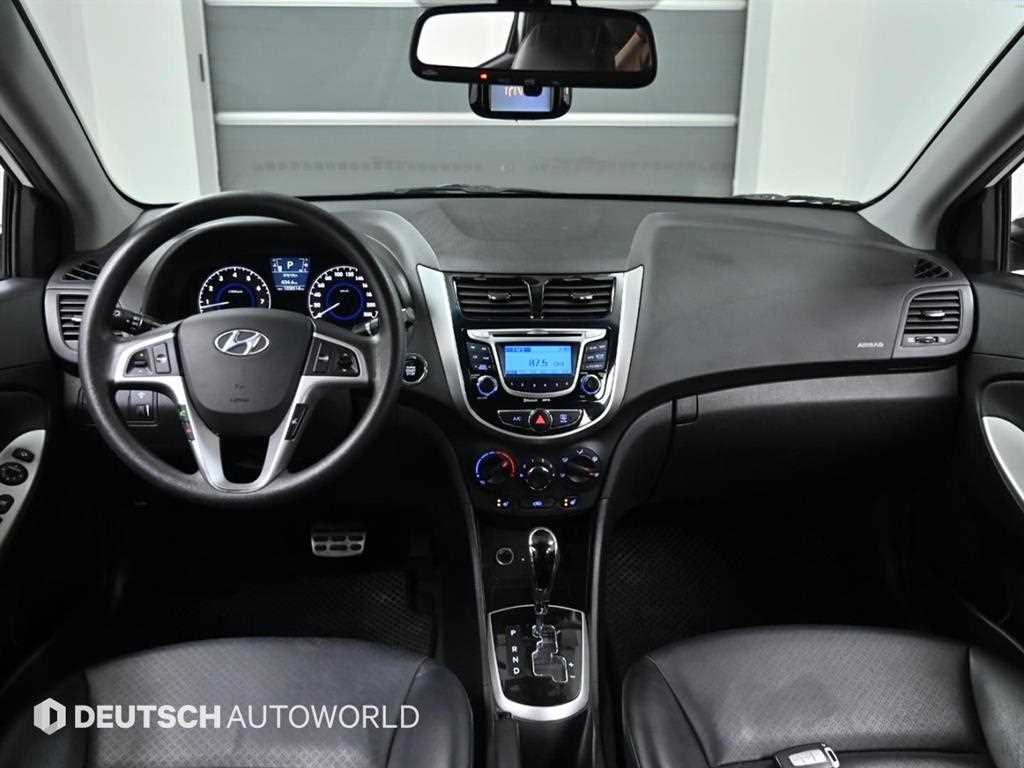 HYUNDAI Accent - Vista 7