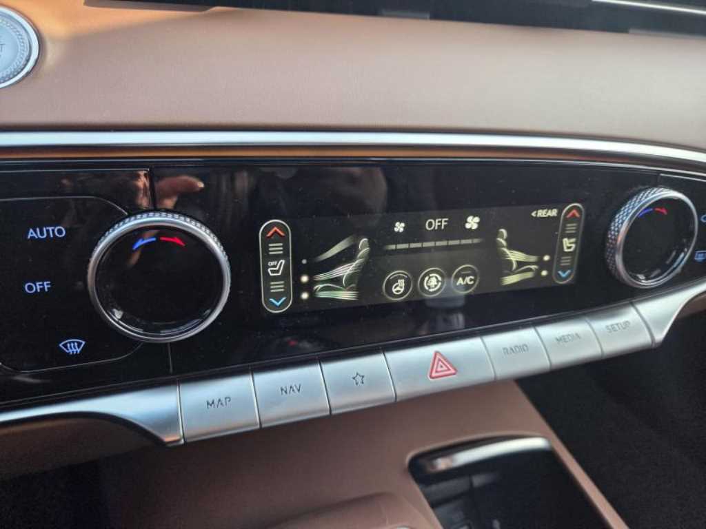 Genesis GV70 - Vista 9