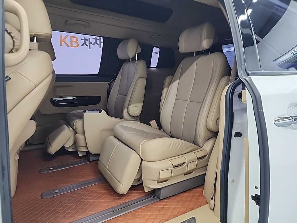 KIA Carnival - Vista 12