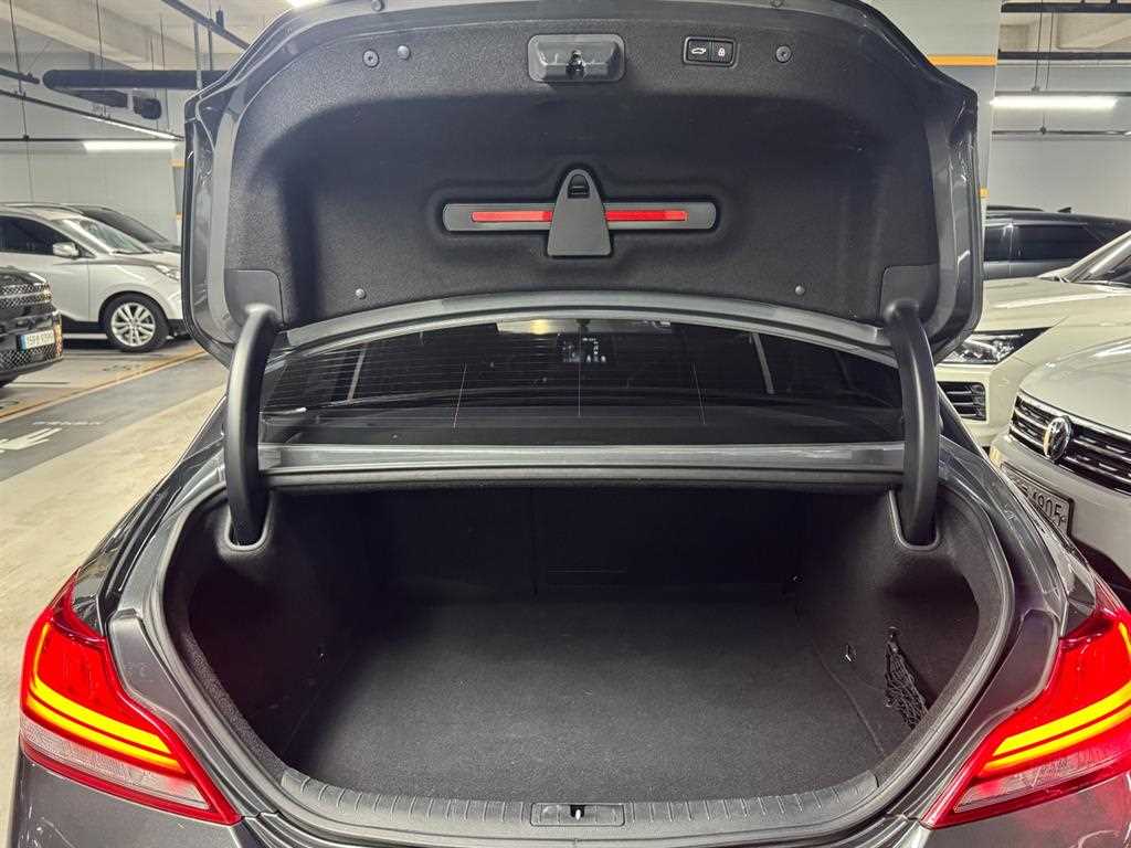 Genesis G70 - Vista 4