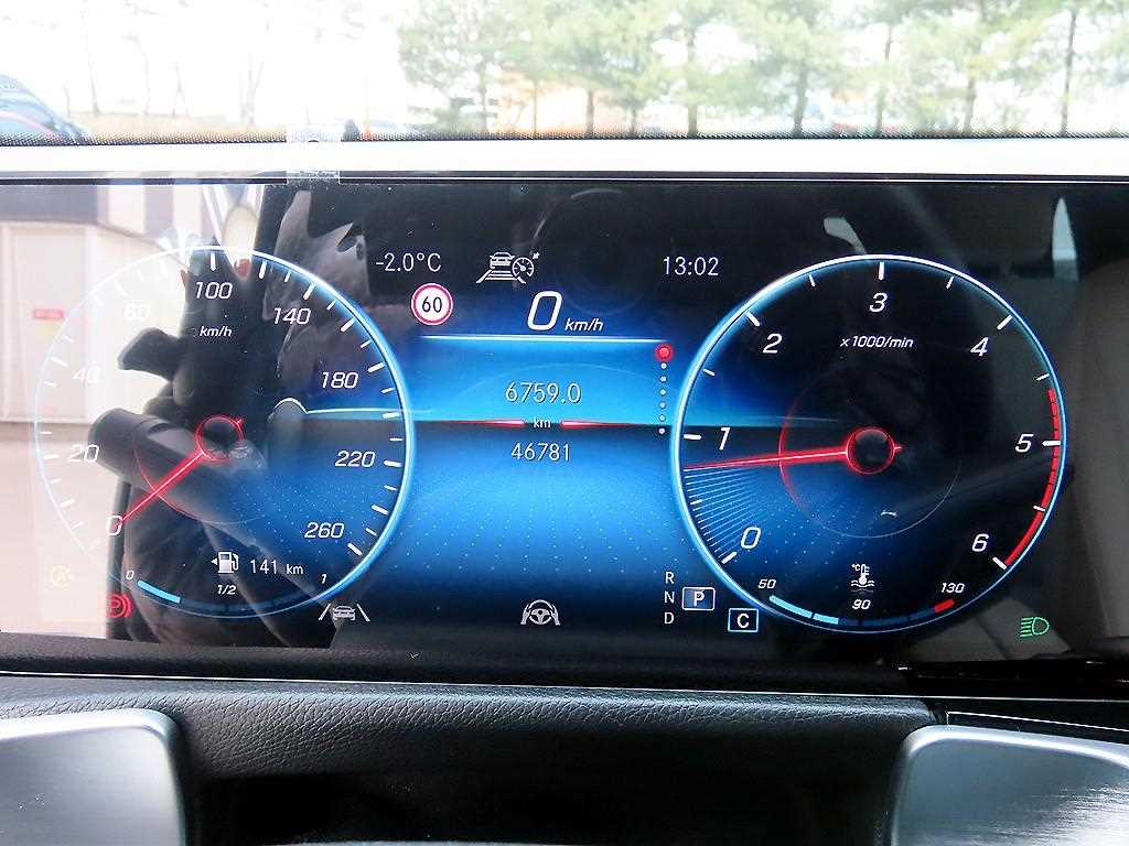 Mercedes Benz GLB Class - Vista 9