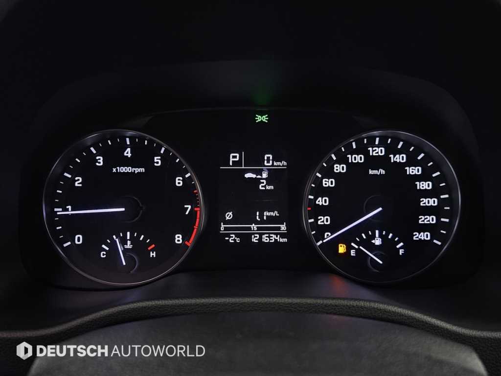 HYUNDAI Avante - Vista 8