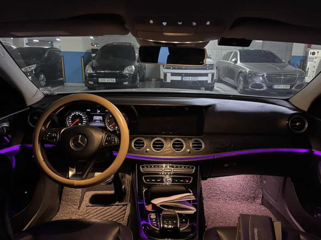 Mercedes Benz E class - Vista 5