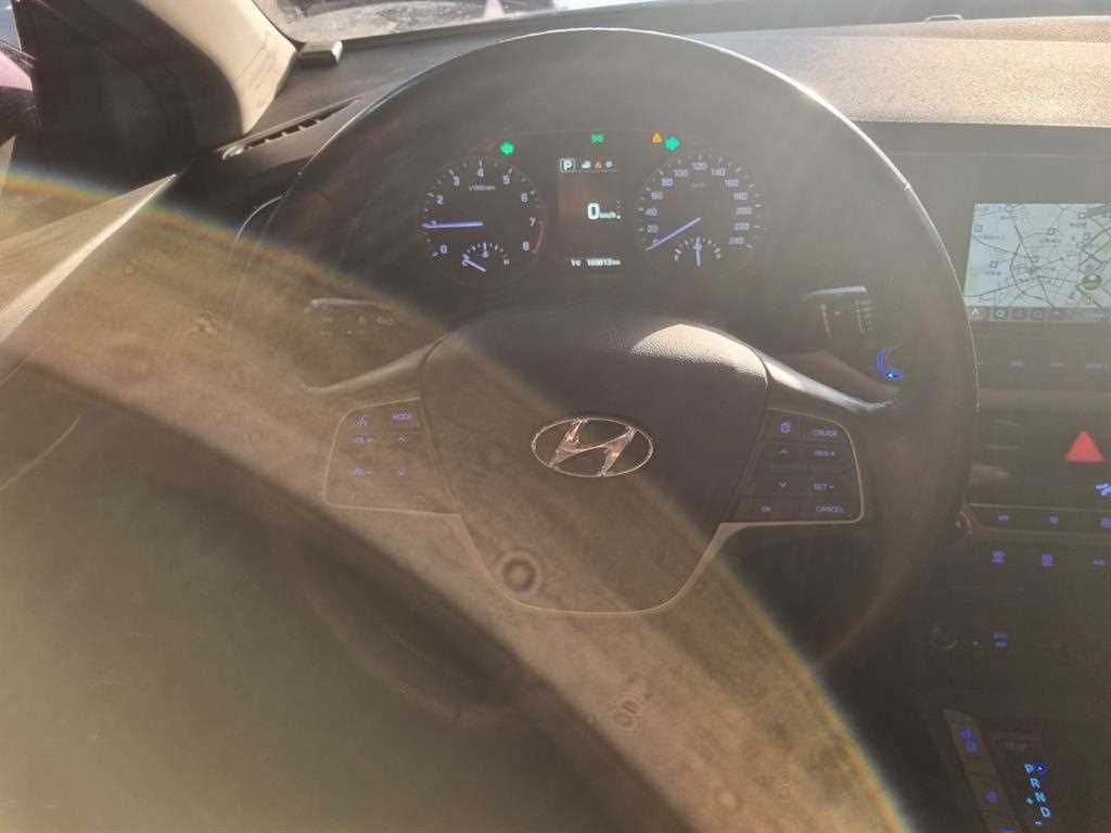 HYUNDAI Avante - Vista 8