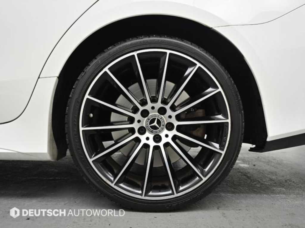 Mercedes Benz CLS Class - Vista 5