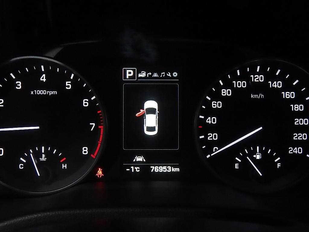 HYUNDAI Avante - Vista 9