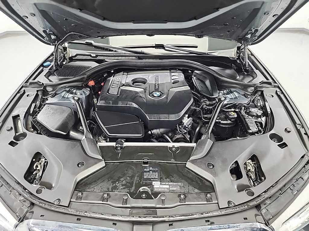 BMW 5 Series - Vista 5