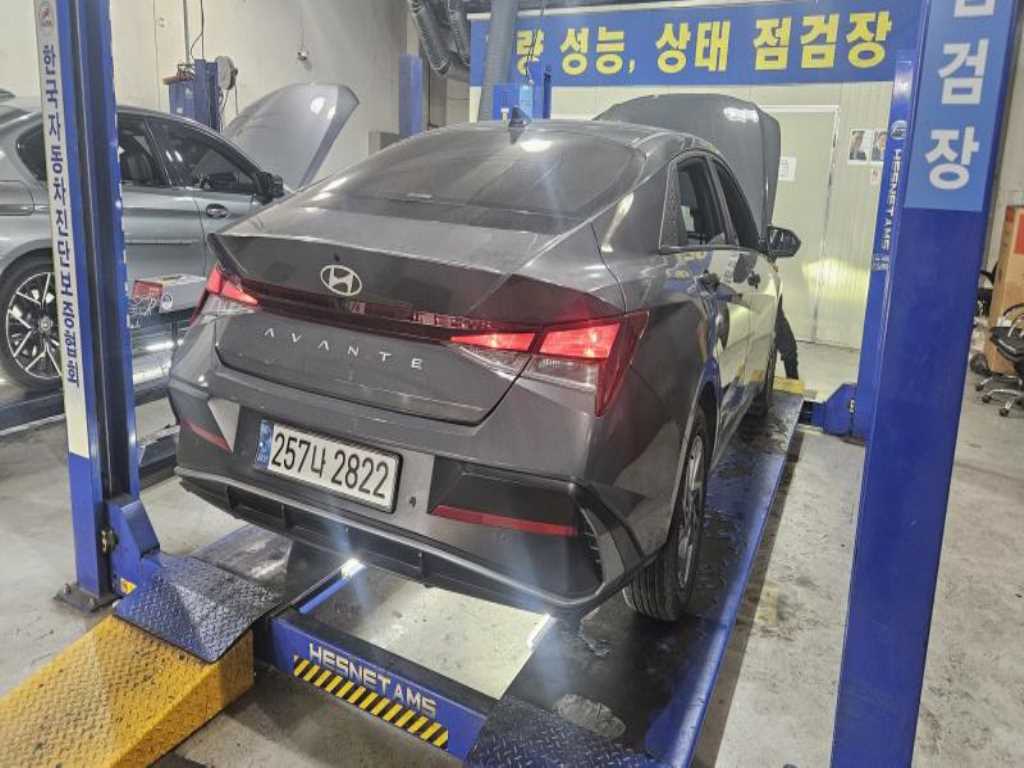 HYUNDAI Avante - Vista 6