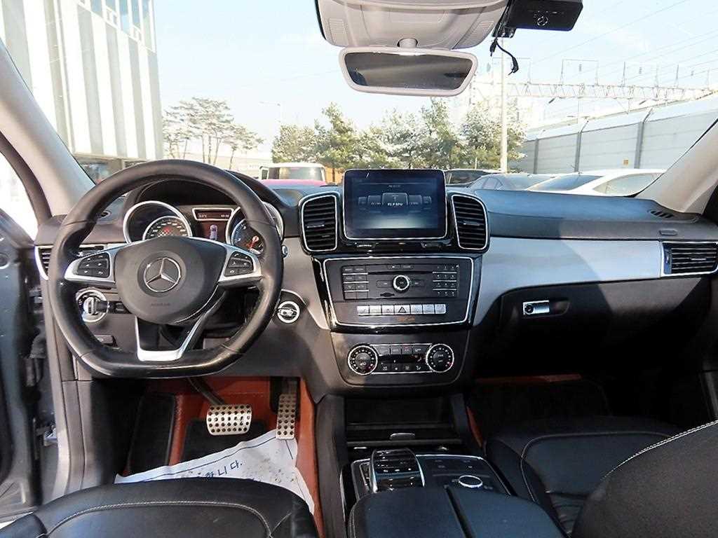 Mercedes Benz GLE Class - Vista 7