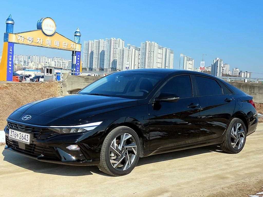 HYUNDAI Avante - Vista 2